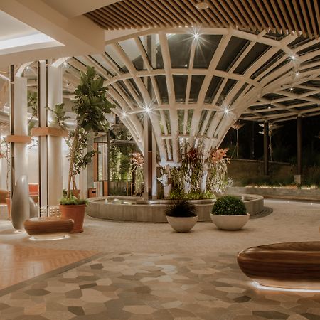 植物保护区酒店 普卡 外观 照片 The lobby of the hotel