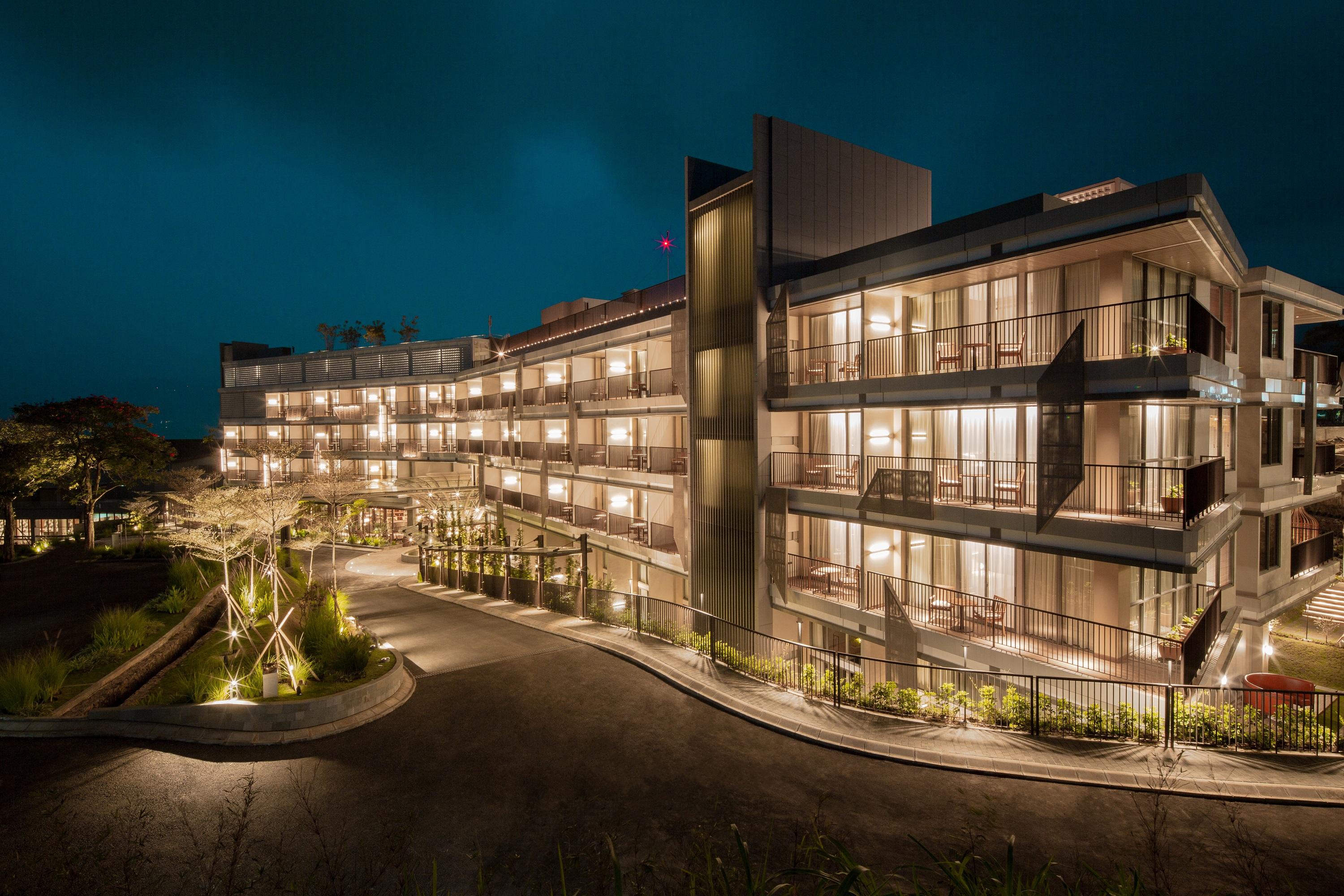 植物保护区酒店 普卡 外观 照片 The hotel at night